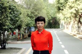 课程发展中心副主任 纳春莉