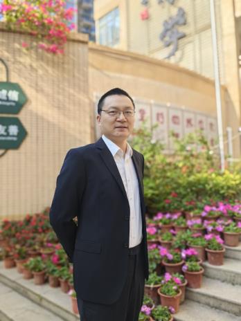 工会主席  后勤服务中心主任 陈勰