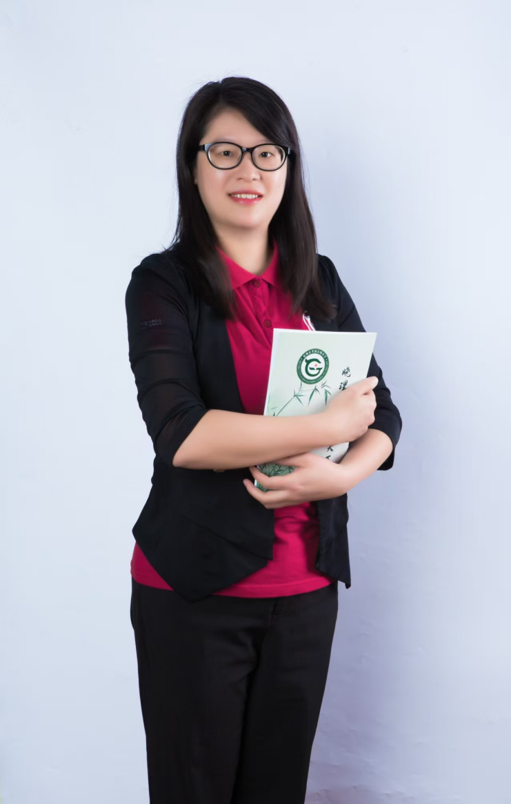 课程中心主任：吴素琼